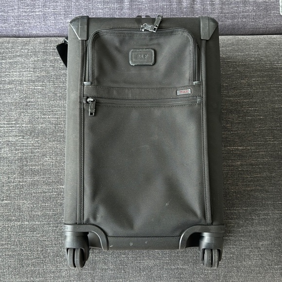TUMI Alpha International Expandable 4 Wheeled Carry-On Black - Picture 1 of 9